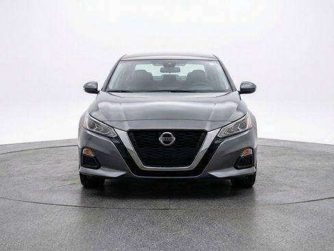 Used 2025 Nissan Altima 2.5 SV image 2