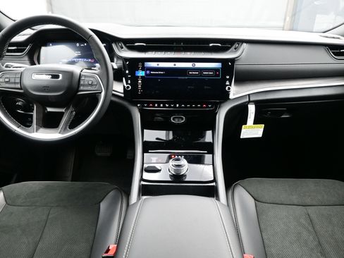 New 2026 Jeep Grand Cherokee Altitude image 9