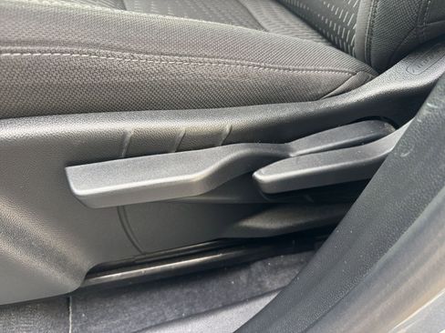 Used 2025 Chevrolet Equinox LT image 23