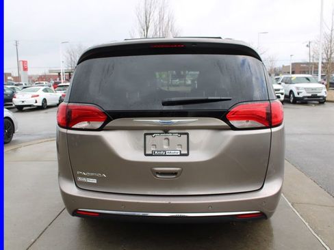 Used 2018 Chrysler Pacifica Touring-L Plus image 8