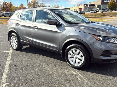 Used 2020 Nissan Rogue Sport S image 2