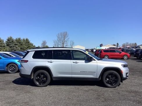 Certified 2021 Jeep Grand Cherokee L Laredo image 3