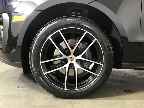 Certified 2026 Porsche Macan AWD/4WD image 11