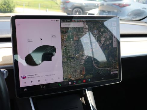 Used 2018 Tesla Model 3 Mid Range RWD image 22