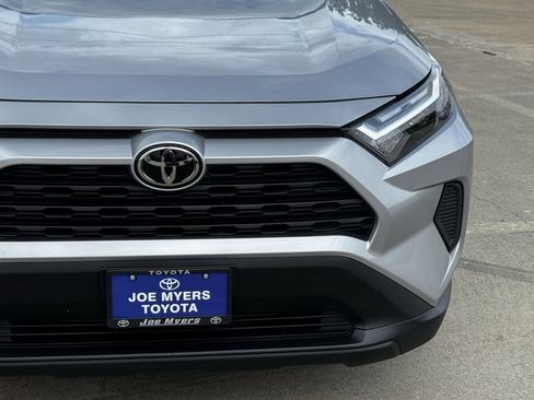 Used 2025 Toyota RAV4 XLE FWD image 4