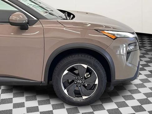 Used 2025 Nissan Rogue SV AWD/4WD image 29