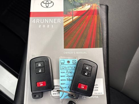 Used 2021 Toyota 4Runner SR5 Premium w/ Moonroof Package RWD image 34