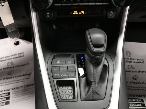 Certified 2025 Toyota RAV4 LE AWD/4WD image 16