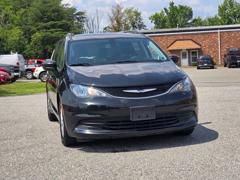Used 2020 Chrysler Voyager Lxi FWD image 8