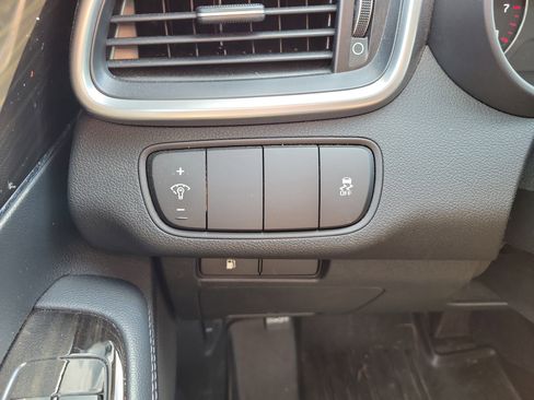 Used 2020 Kia Sorento LX image 24