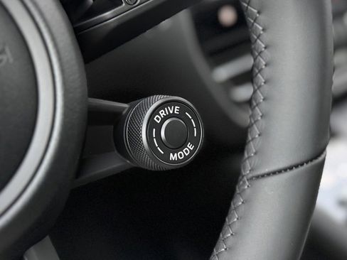 New 2026 Porsche Macan S image 23