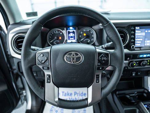 Certified 2022 Toyota Tacoma SR5 AWD/4WD image 30
