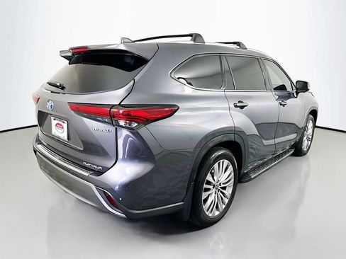 Used 2023 Toyota Highlander Platinum FWD image 5