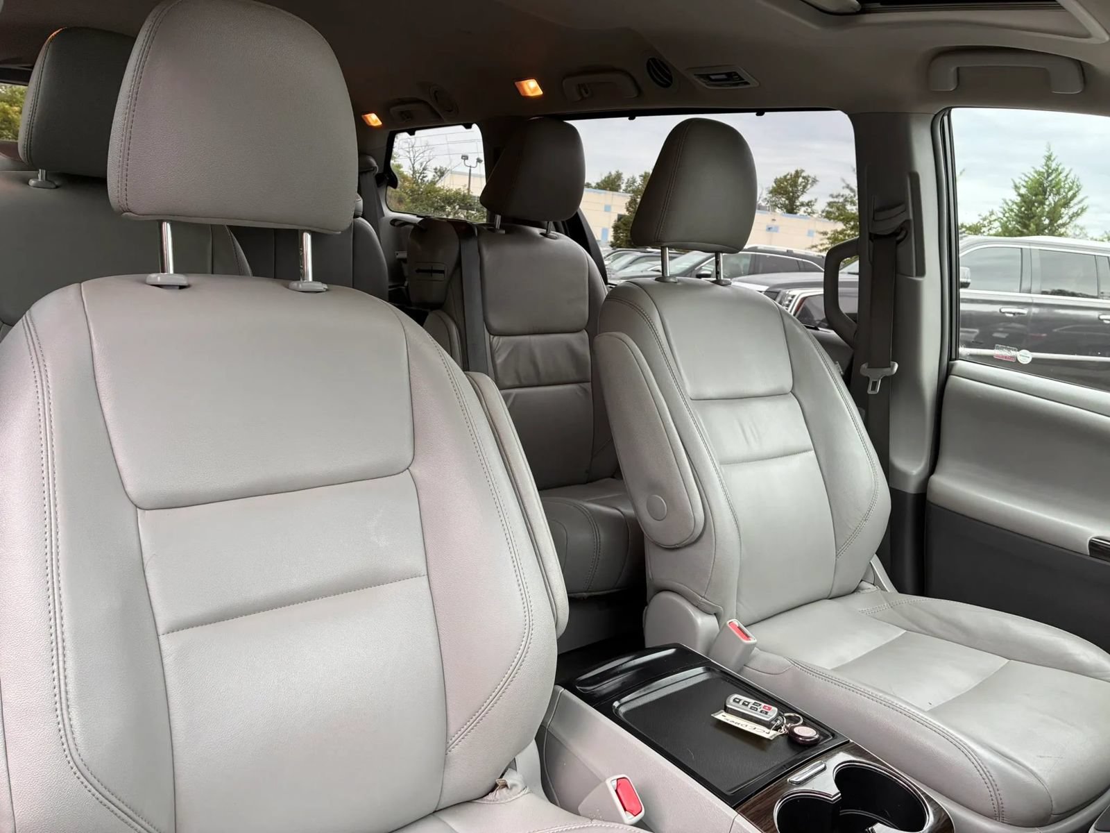 Used 2015 Toyota Sienna XLE FWD image 39