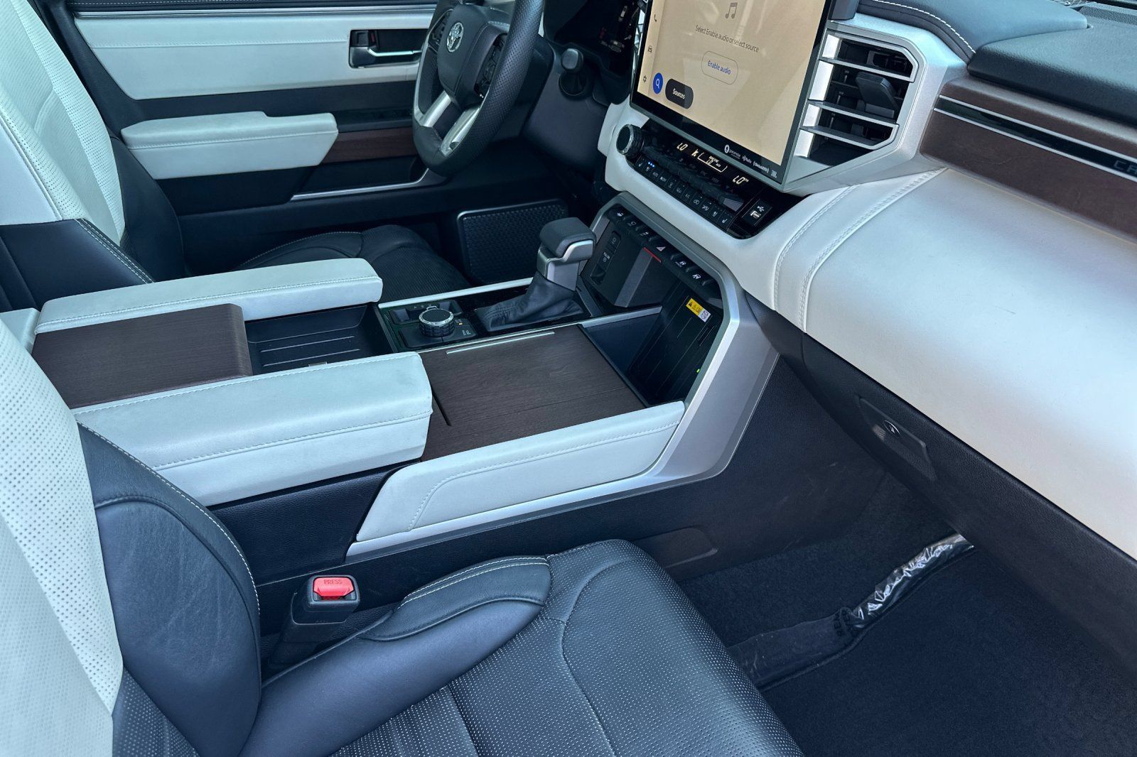 Used 2024 Toyota Sequoia Capstone AWD/4WD image 21