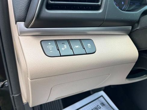 Used 2019 Hyundai Elantra SEL FWD image 16