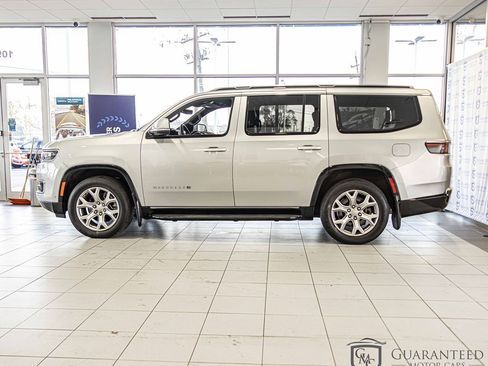 Used 2022 Jeep Wagoneer Series II w/ Flexible Seating Group image 6