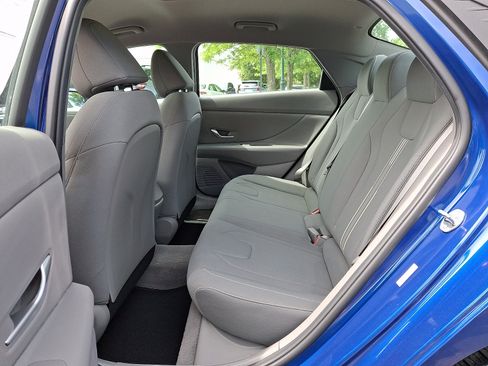 Used 2023 Hyundai Elantra SEL w/ Convenience Package FWD image 10
