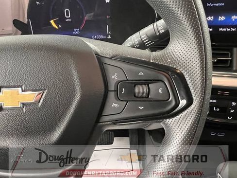 Used 2025 Chevrolet Trax LT FWD image 48