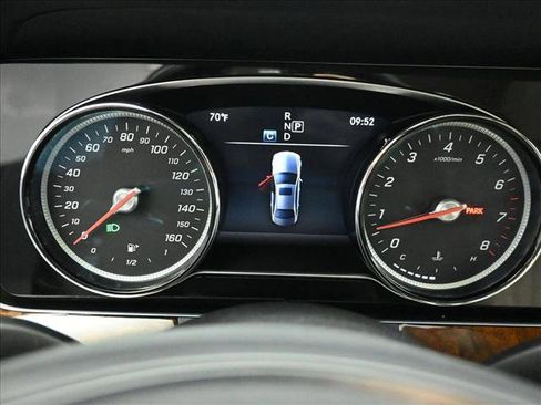 Used 2017 Mercedes-Benz E 300 4MATIC image 12