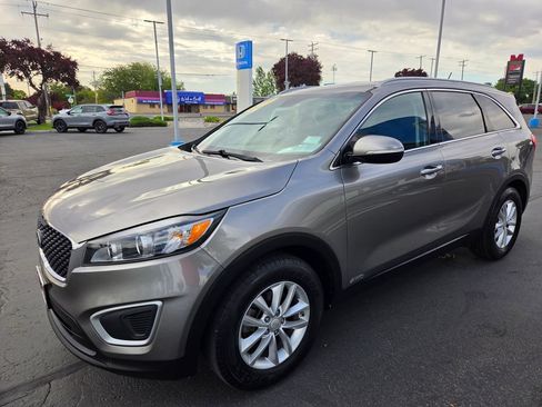 Used 2017 Kia Sorento AWD image 7
