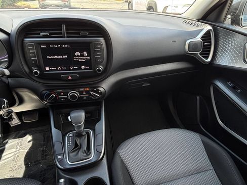 Used 2025 Kia Soul LX w/ LX Technology Package FWD image 33
