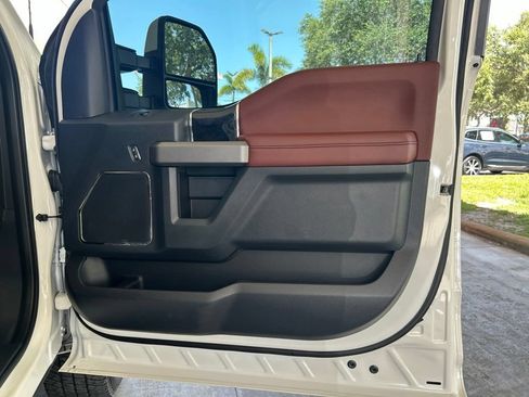 Used 2022 Ford F350 Platinum w/ FX4 Off-Road Package AWD/4WD image 31