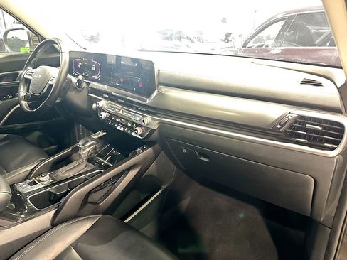 Used 2025 Kia Telluride S image 32