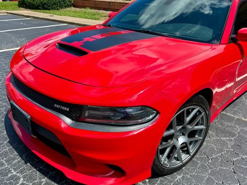 Used 2017 Dodge Charger R/T RWD image 9