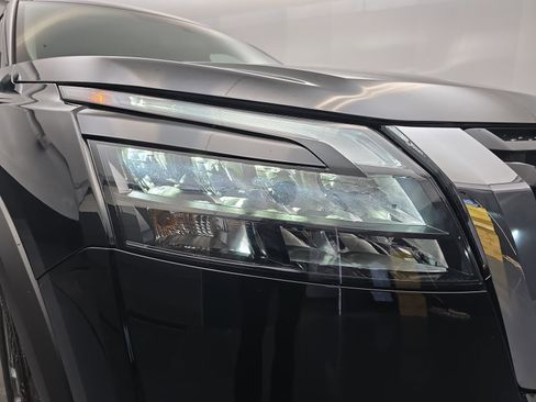 Used 2024 Nissan Pathfinder SV w/ SV Premium Package image 10