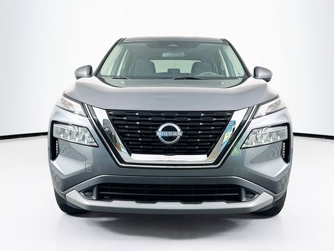 Used 2023 Nissan Rogue SV image 2