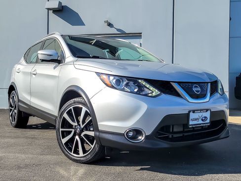 Used 2017 Nissan Rogue Sport SL w/ SL Premium Package image 1