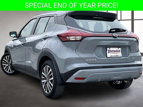 Used 2022 Nissan Kicks SV image 4
