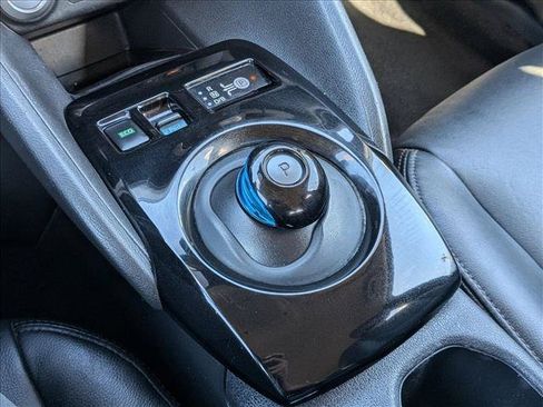 Used 2019 Nissan Leaf SV w/ SV Technology Package FWD image 12