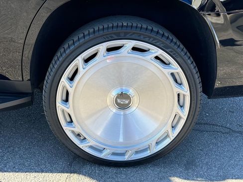 Used 2025 Cadillac Escalade Premium Luxury AWD/4WD image 9