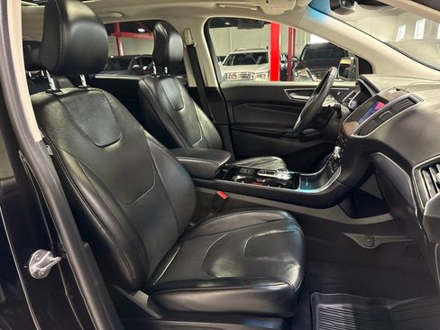 Used 2019 Ford Edge Titanium w/ Equipment Group 301A AWD/4WD image 39