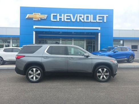Used 2019 Chevrolet Traverse LT w/ LT Premium Package AWD/4WD image 2