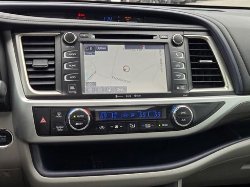 Used 2019 Toyota Highlander Limited FWD image 18