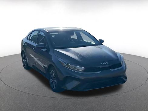 Used 2024 Kia Forte LXS image 3