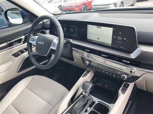 New 2025 Kia Telluride S image 8
