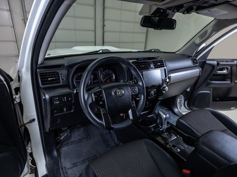 Used 2021 Toyota 4Runner TRD Off-Road AWD/4WD image 19