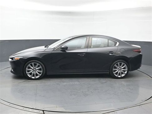 Used 2019 MAZDA MAZDA3 Sedan image 2