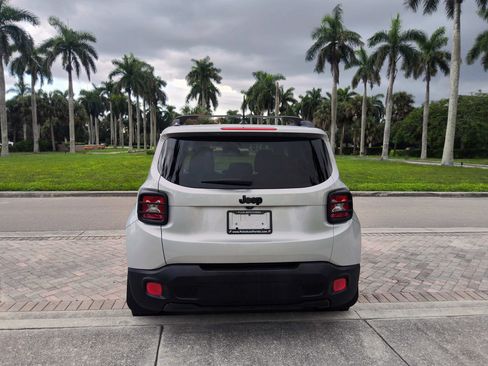 Used 2017 Jeep Renegade Altitude FWD image 17
