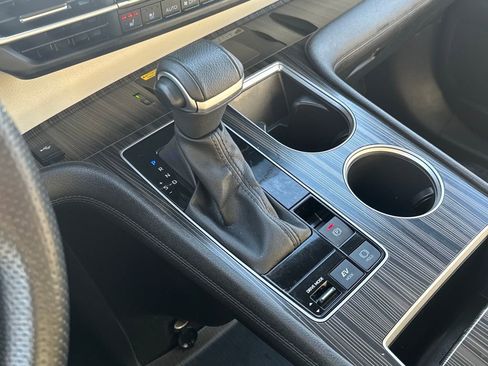 Used 2023 Toyota Sienna Limited image 30