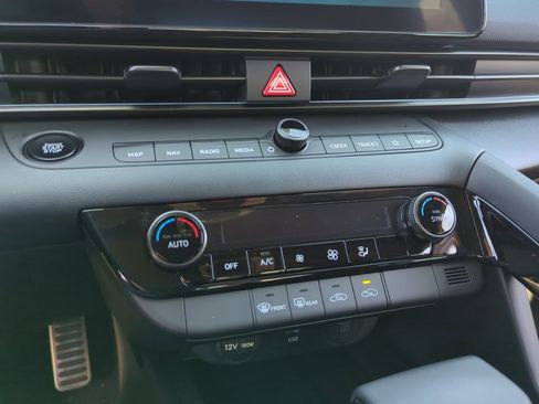 Certified 2025 Hyundai Elantra SEL image 26