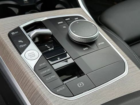 Used 2025 BMW 330i Sedan w/ Premium Package image 28