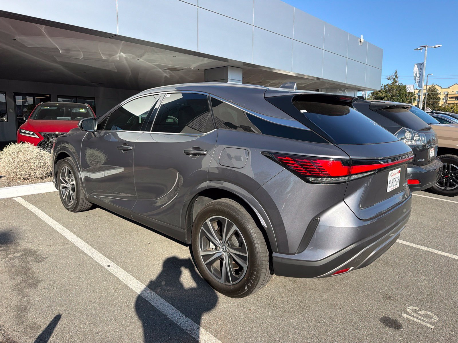 Used 2023 Lexus RX 350h w/ Cold Area Package AWD/4WD image 4