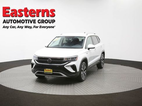 Used 2022 Volkswagen Taos SE image 53