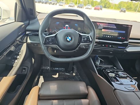 Used 2024 BMW 530i xDrive w/ Premium Package AWD/4WD image 16