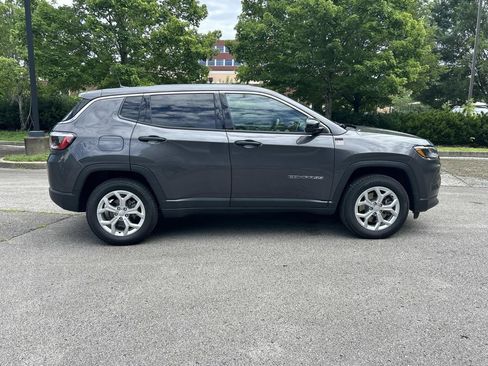 Used 2024 Jeep Compass Sport AWD/4WD image 8